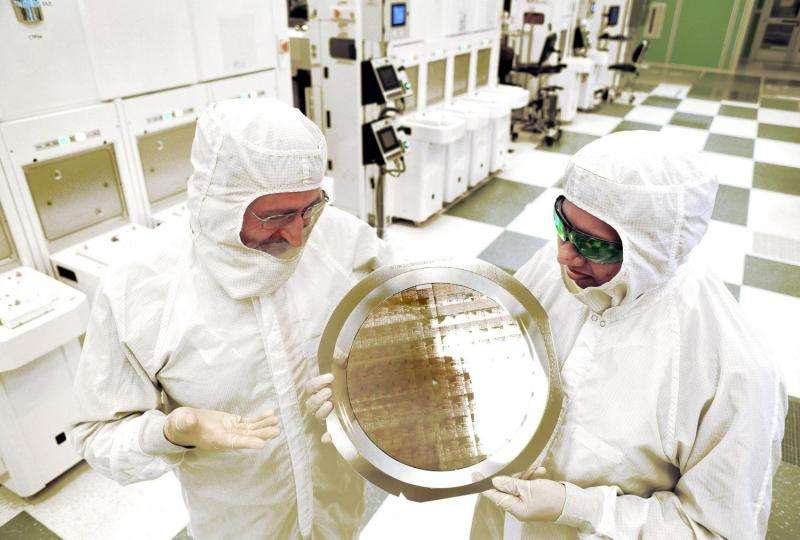Researchers produces industry’s first 7nm node test chips