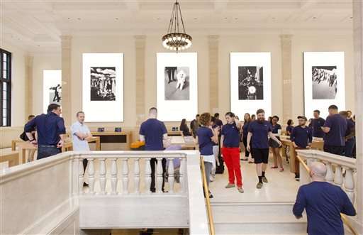 In with the old: Apple restores former bank for new store
