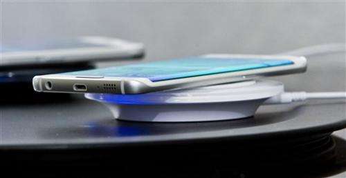 Samsung ditches plastic design, adds mobile pay in new phone