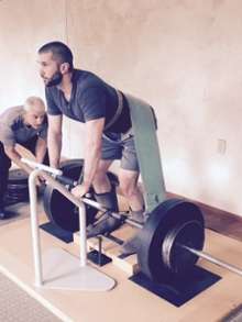 "Gravitational Wellness" weightlifting participants lift 1,000 pounds with potential health benefits