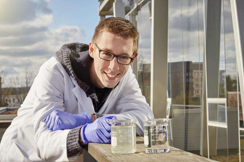 Researchers find new, inexpensive way to clean water from oil sands production