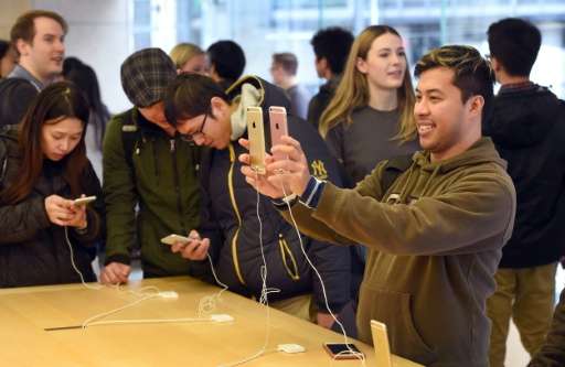 A customer inspects the new Apple iPhone 6s as it goes on sale in Sydney on September, 25, 2015