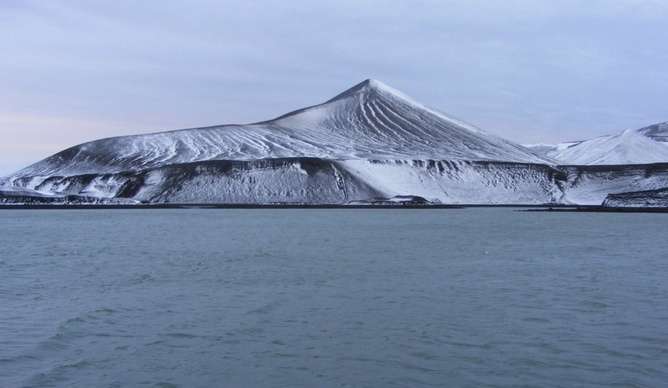 An Antarctic volcano that just doesn't make any sense