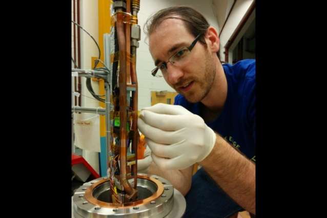 Apparatus measures single electron’s radiation to try to weigh a neutrino