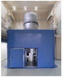 Atomic-resolution holography electron microscope with the world's highest point resolution