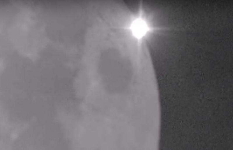 Can lunar Earthshine reveal ashen light on Venus?