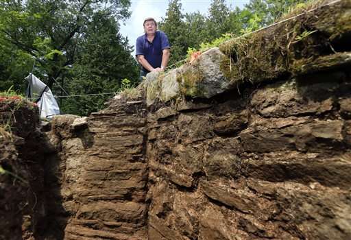 Dig at Colonial battleground uncovers fort's stone walls