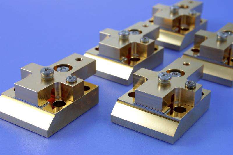 Diode lasers bars with 2 kW output power for ultra-high power laser applications