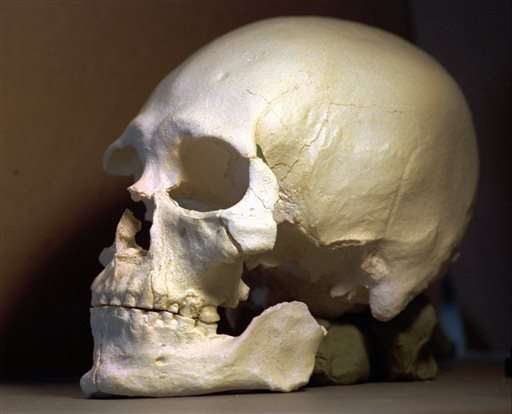 DNA from ancient skeleton shows ties to Native Americans (Update)