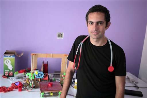 Doctor in blockaded Gaza makes stethoscope with 3-D printer