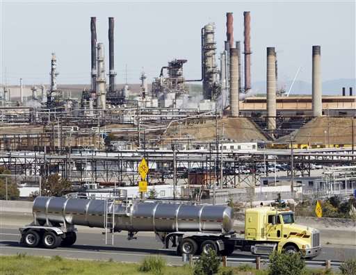 EPA sets stricter emission standards for oil refineries
