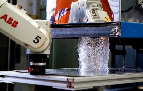 Glass robotics lab pioneers new 3-D printing process