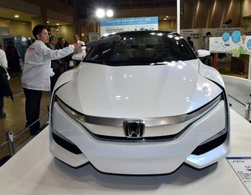 Honda has unveiled its own hydrogen car, which can be driven over 700 km with single charge