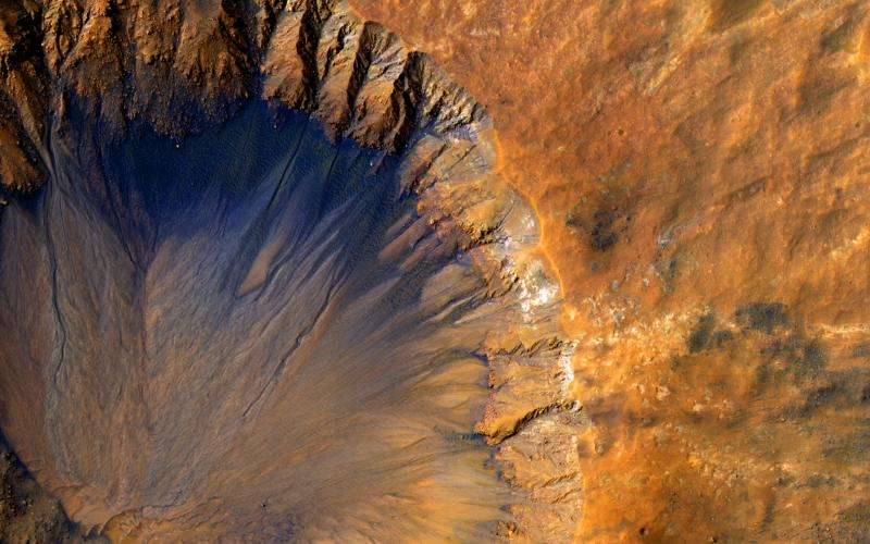 Image: Fresh crater near Sirenum Fossae region of Mars