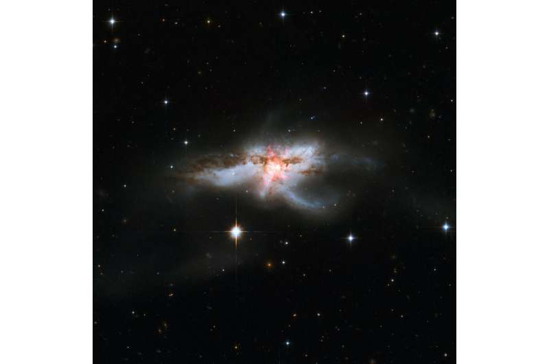 Image: Hubble revisits tangled NGC 6240