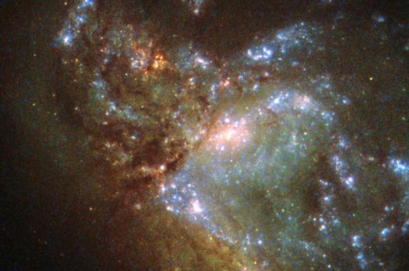 Image: Hubble views two galaxies merging