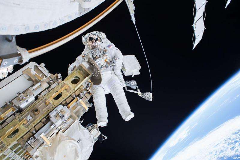 Image: NASA Astronaut Tim Kopra on Dec. 21 spacewalk