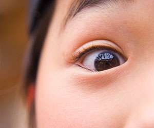 Look into my pupils: Pupil mimicry may lead to increased trust