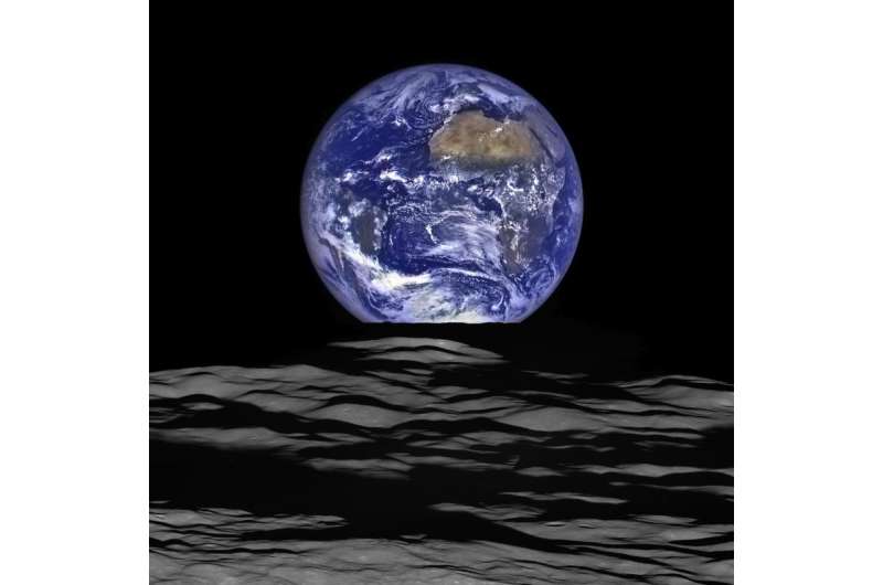 Lunar Reconnaissance Orbiter releases new high-resolution earthrise image