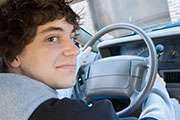 许多新的青少年司机在模拟驾驶任务中的崩溃