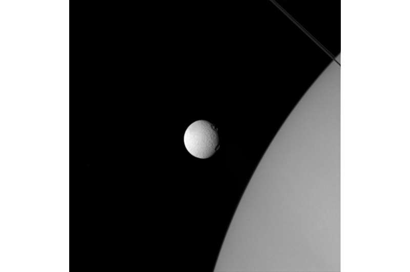 NASA image: Tethys ‘eyes’ Saturn