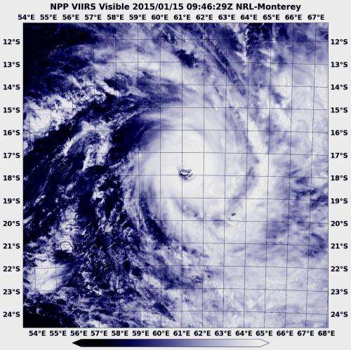 NASA-NOAA's Suomi NPP Satellite sees Tropical Cyclone Bansi's eye almost quadruple in area