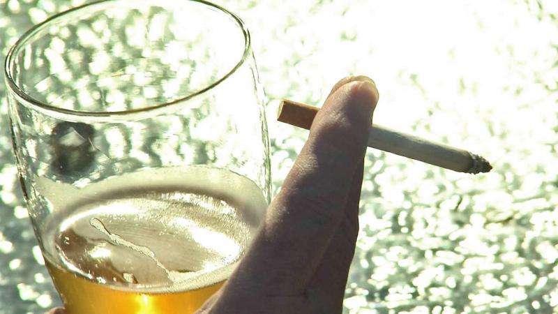 New finding helps explain why many alcohol drinkers also are smokers