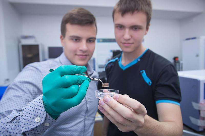 New graphene oxide biosensors may accelerate research of HIV and cancer drugs