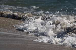 Ocean waves may hold secret to efficient renewable energy
