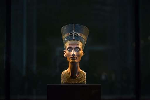 Official says Egypt approves radar for Nefertiti tomb quest