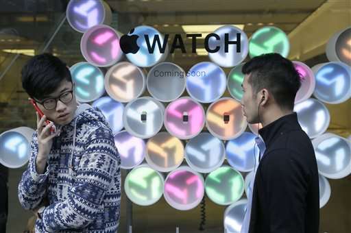 Online excitement but no long lines for Apple Watch debut