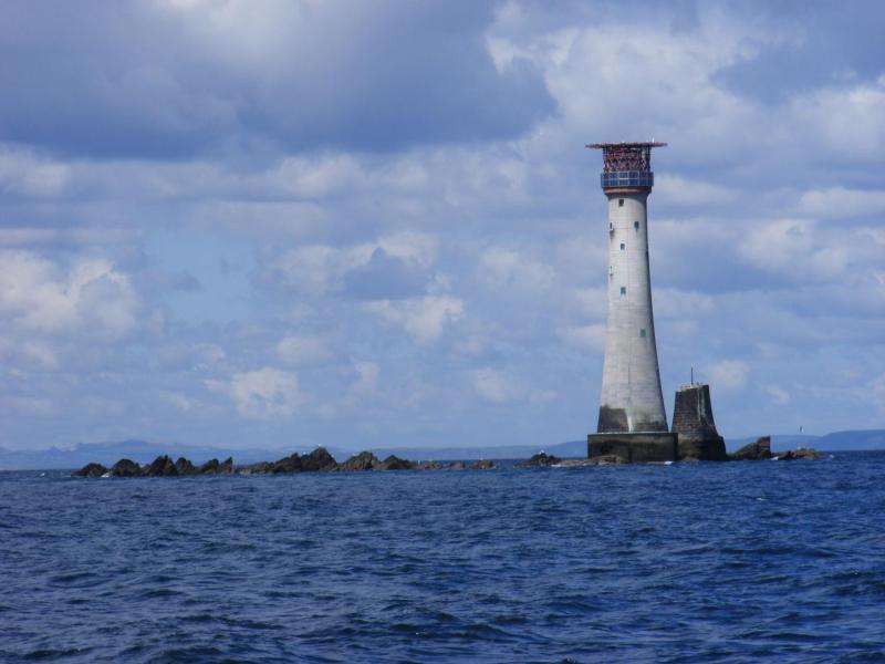 Pilot study reveals storm response of offshore lighthouses