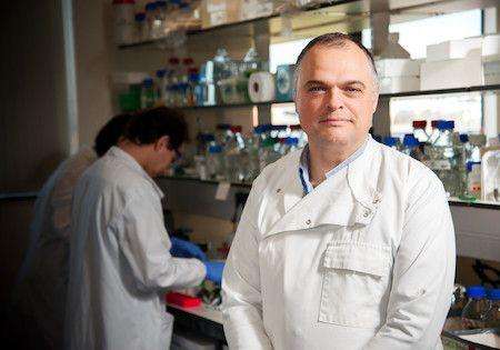 Queen's researchers in hospital superbug breakthrough
