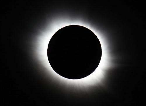 Ring of light: Total eclipse over Svalbard islands in Arctic (Images)
