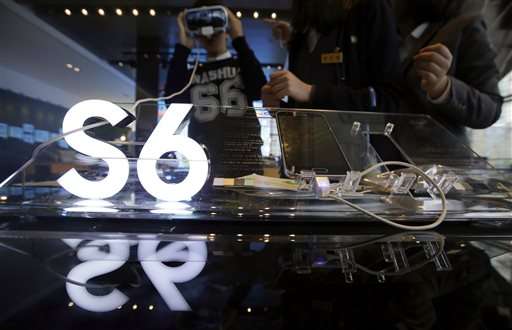 Samsung's profit hit by bigger iPhones, sinks 39 percent