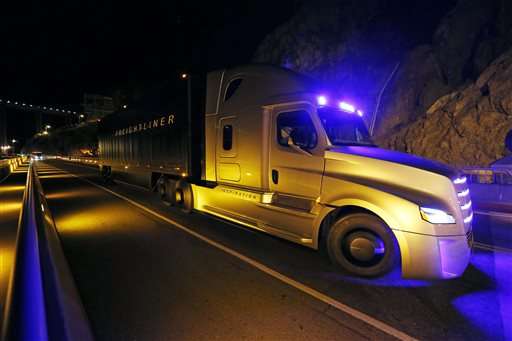 Self-driving semi-truck makes debut on Hoover Dam