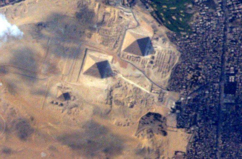 Super-sharp view of the great pyramids from space