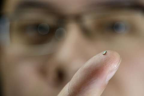 The world’s tiniest temperature sensor is powered by radio waves