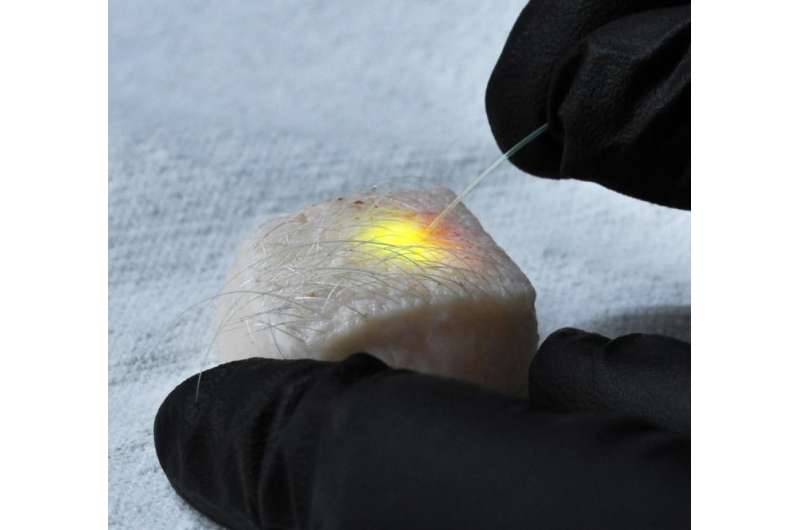 Transforming living cells into tiny lasers