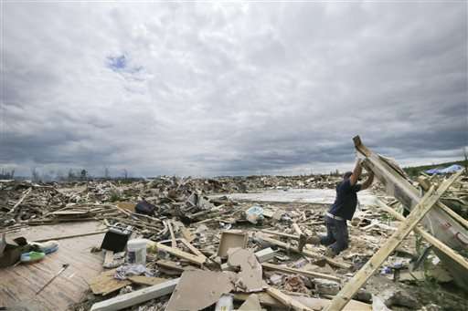Troubled forecasters seek way to improve tornado warnings