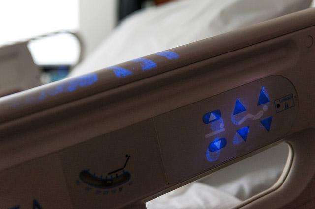UV light robot to clean hospital rooms could help stop spread of 'superbugs'