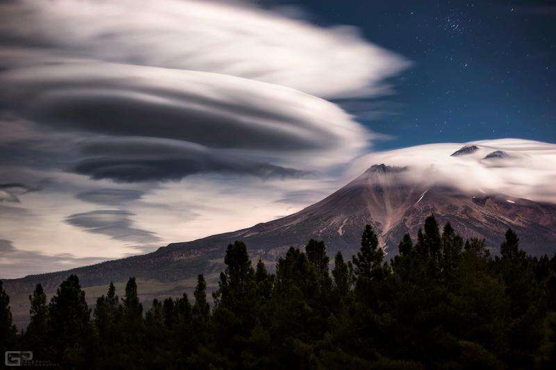 Video: Watch lenticular clouds form in the moonlight
