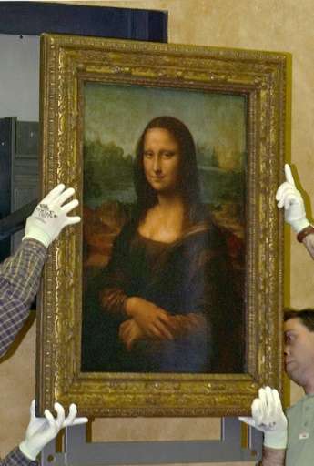 Workers hang Leonardo Da Vinci's &quot;Mona Lisa&quot; in the Louvre museum