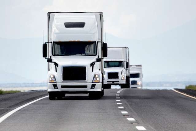 Analysis finds autonomous trucks that drive in packs could save time and fuel