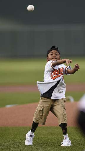 Child with double-hand transplant throws at Camden Yards