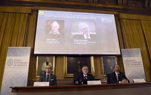 For showing how contracts work best, 2 economists win Nobel