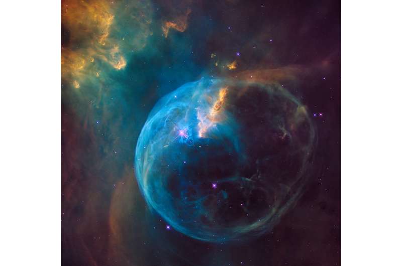 Hubble sees a star 'inflating' a giant bubble
