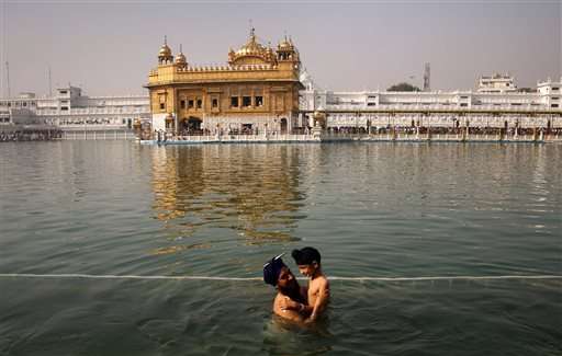 India's once-gleaming Golden Temple dulled by air pollution