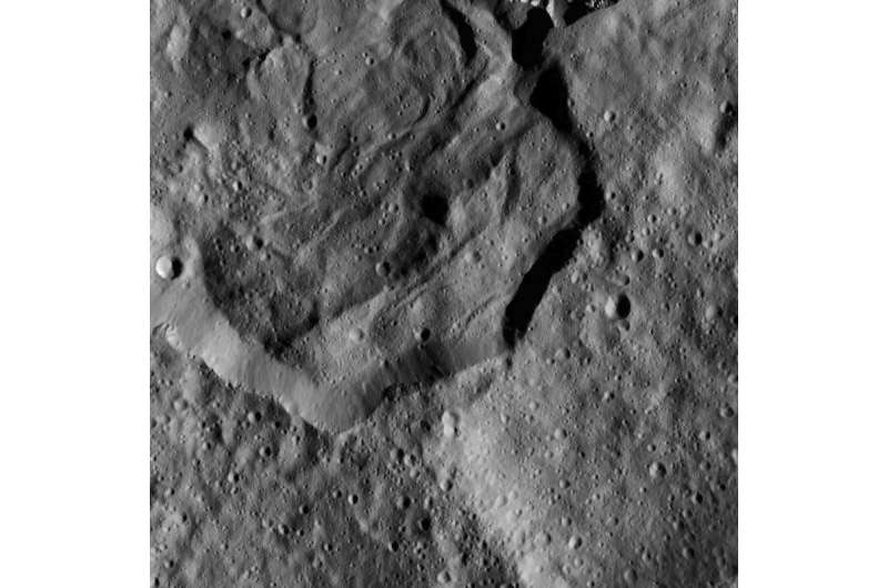 New details on Ceres seen in Dawn images