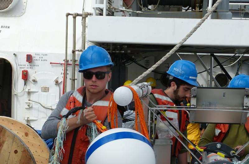 Researcher measures earthquakes in the oceans